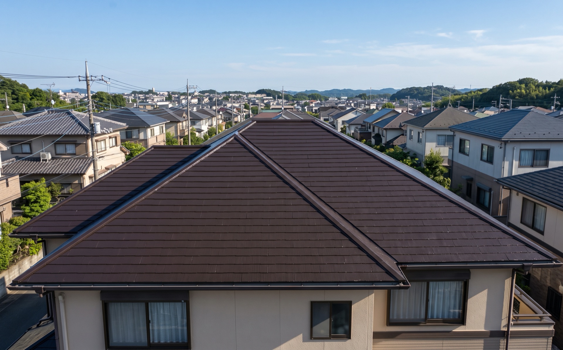 塗り替えを終えた家の外壁と屋根